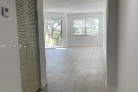 Condominio en alquiler en Pembroke Pines, Florida, 1 dormitorio, 97.08 m2 № 2026491 - foto 9