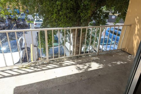 Снять в аренду кондоминиум в Майами, Флорида 3 спальни, 117.24м2, № 2079202 - фото 9