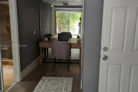 Снять в аренду кондоминиум в Майами, Флорида 3 спальни, 117.24м2, № 2079202 - фото 2
