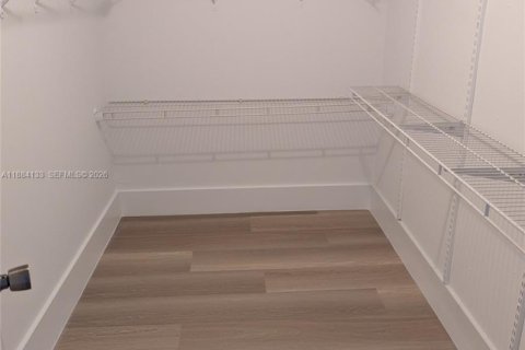 Снять в аренду кондоминиум в Майами, Флорида 3 спальни, 117.24м2, № 2079202 - фото 3
