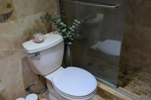 Снять в аренду кондоминиум в Майами, Флорида 3 спальни, 117.24м2, № 2079202 - фото 8