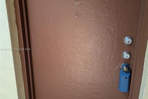 Кондоминиум с 3 спальнями в Майами, Флорида № 2079202