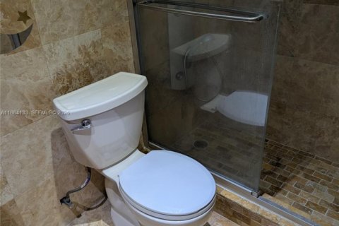 Снять в аренду кондоминиум в Майами, Флорида 3 спальни, 117.24м2, № 2079202 - фото 7