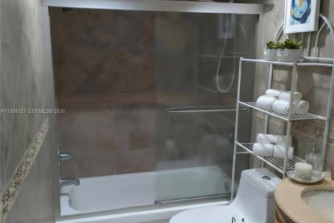 Снять в аренду кондоминиум в Майами, Флорида 3 спальни, 117.24м2, № 2079202 - фото 18