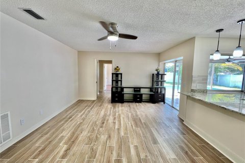 Villa ou maison à louer à Safety Harbor, Floride: 4 chambres, 181.9 m2 № 1843287 - photo 12