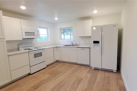Villa ou maison à louer à Winter Haven, Floride: 1 chambre, 74.32 m2 № 1856002 - photo 2