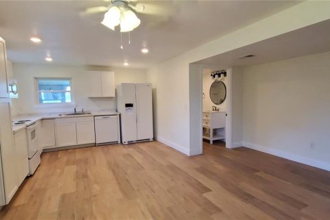 Villa ou maison à louer à Winter Haven, Floride: 1 chambre, 74.32 m2 № 1856002 - photo 3