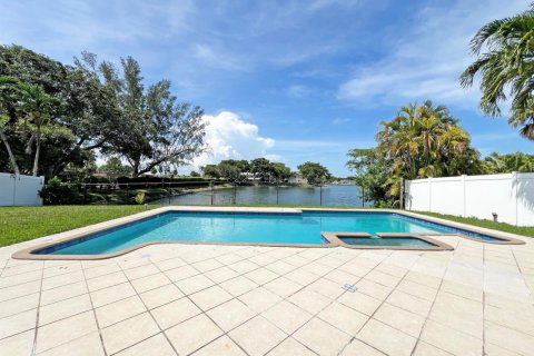 Villa ou maison à louer à Coconut Creek, Floride: 3 chambres, 147.25 m2 № 2393223 - photo 27