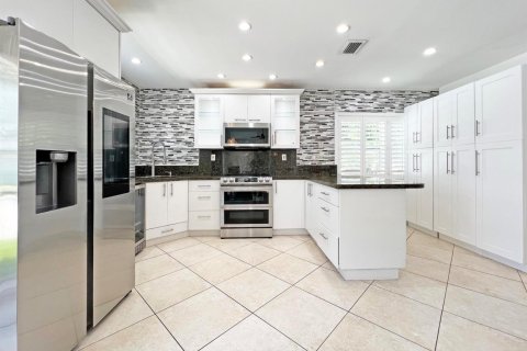 Villa ou maison à louer à Coconut Creek, Floride: 3 chambres, 147.25 m2 № 2393223 - photo 9