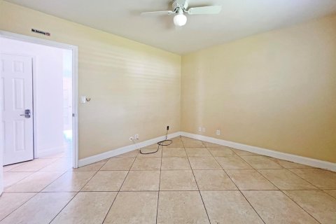 Villa ou maison à louer à Coconut Creek, Floride: 3 chambres, 147.25 m2 № 2393223 - photo 17