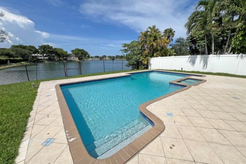 Villa ou maison à louer à Coconut Creek, Floride: 3 chambres, 147.25 m2 № 2393223 - photo 28