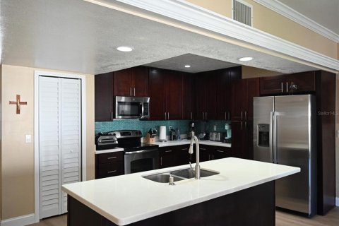 Townhouse in Saint Pete Beach, Florida 3 bedrooms, 190.45 sq.m. № 2219550 - photo 3