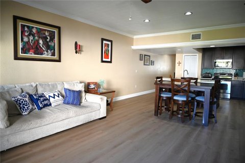 Townhouse in Saint Pete Beach, Florida 3 bedrooms, 190.45 sq.m. № 2219550 - photo 4