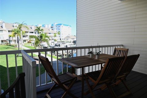 Townhouse in Saint Pete Beach, Florida 3 bedrooms, 190.45 sq.m. № 2219550 - photo 11