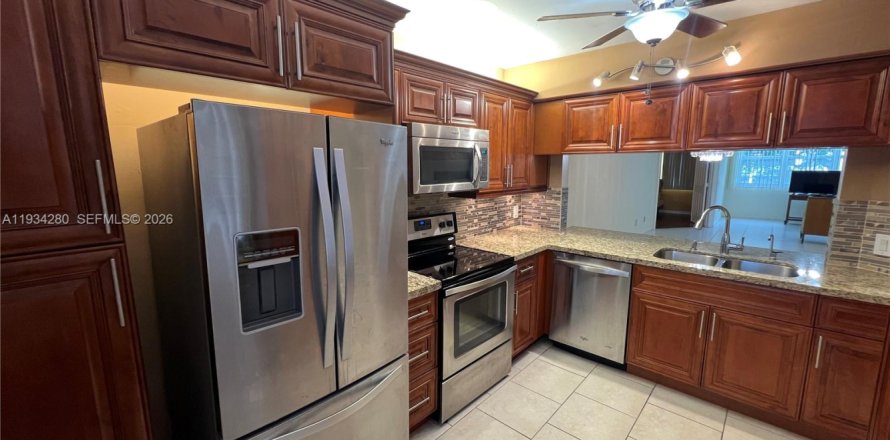 Кондоминиум с 2 спальнями в Санрайз, Флорида № 2000260