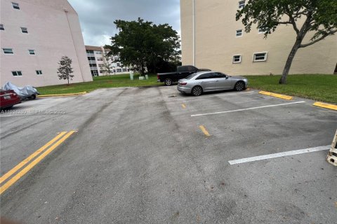 Купить кондоминиум в Санрайз, Флорида 2 спальни, 103.12м2, № 2000260 - фото 16