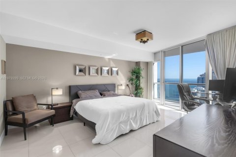 Condominio en venta en Miami, Florida, 1 dormitorio, 96.15 m2 № 2047296 - foto 12