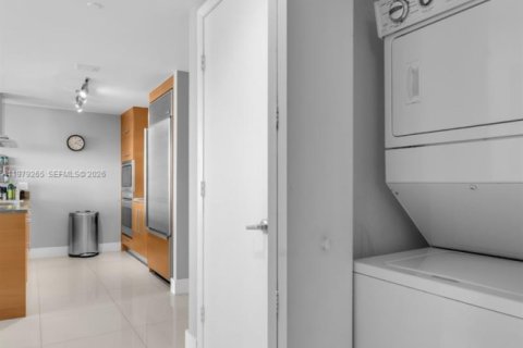 Condominio en venta en Miami, Florida, 1 dormitorio, 96.15 m2 № 2047296 - foto 17