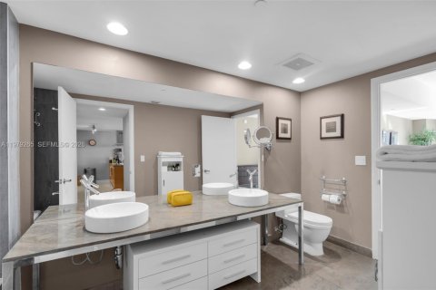 Condominio en venta en Miami, Florida, 1 dormitorio, 96.15 m2 № 2047296 - foto 16