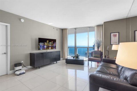 Condominio en venta en Miami, Florida, 1 dormitorio, 96.15 m2 № 2047296 - foto 4