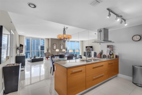 Condominio en venta en Miami, Florida, 1 dormitorio, 96.15 m2 № 2047296 - foto 6