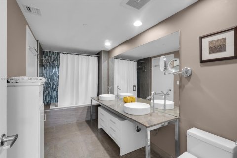 Condominio en venta en Miami, Florida, 1 dormitorio, 96.15 m2 № 2047296 - foto 15