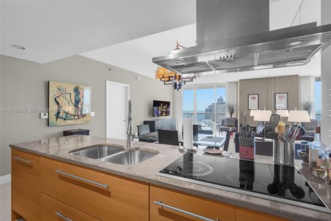 Condominio en venta en Miami, Florida, 1 dormitorio, 96.15 m2 № 2047296 - foto 9