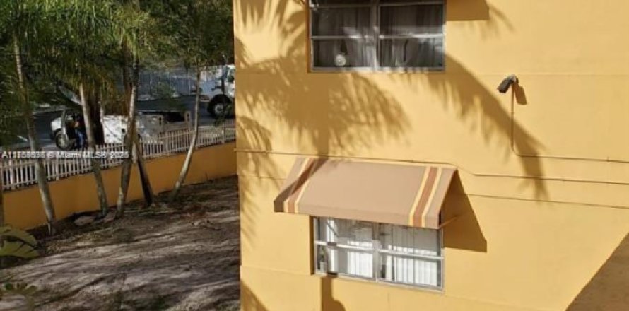 Condominio en North Miami Beach, Florida, 1 dormitorio № 1706951