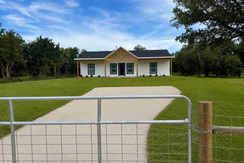 House in Okeechobee, Florida 3 bedrooms, 145.58 sq.m. № 2202252 - photo 2