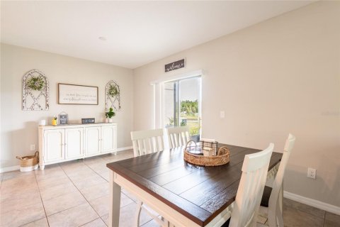 House in Sun City Center, Florida 4 bedrooms, 177.81 sq.m. № 1885735 - photo 12