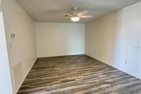 Apartment in Leesburg, Florida 3 bedrooms, 127.18 sq.m. № 2239181 - photo 5