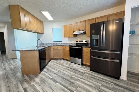 Apartment in Leesburg, Florida 3 bedrooms, 127.18 sq.m. № 2239181 - photo 4