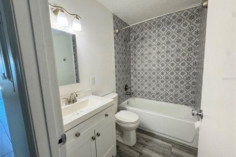 Apartment in Leesburg, Florida 3 bedrooms, 127.18 sq.m. № 2239181 - photo 12