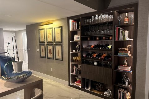 Condo in North Miami Beach, Florida, 4 bedrooms  № 1943956 - photo 20