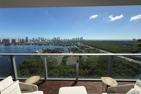 Condo in North Miami Beach, Florida, 4 bedrooms  № 1943956 - photo 19