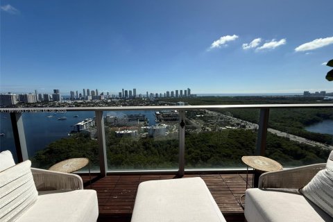 Condo in North Miami Beach, Florida, 4 bedrooms  № 1943956 - photo 17