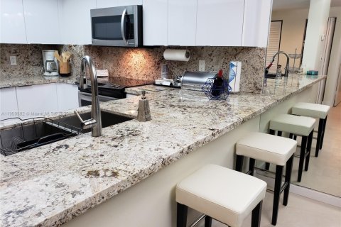 Copropriété à louer à Sunny Isles Beach, Floride: 1 chambre, 89.19 m2 № 1965487 - photo 7