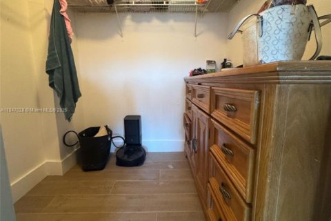 Condo in Jensen Beach, Florida, 2 bedrooms  № 1847786 - photo 17