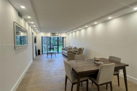 Condo in Jensen Beach, Florida, 2 bedrooms  № 1847786 - photo 9