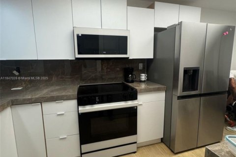 Condo in Jensen Beach, Florida, 2 bedrooms  № 1847786 - photo 4