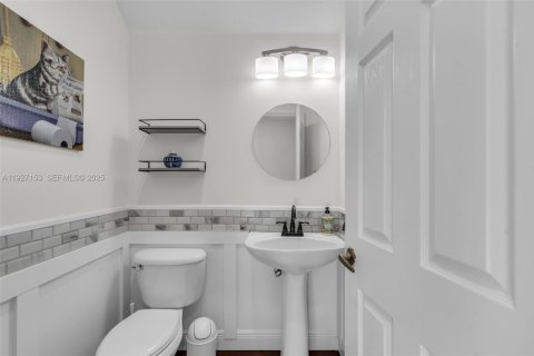 House in Delray Beach, Florida 5 bedrooms, 277.03 sq.m. № 1986193 - photo 18