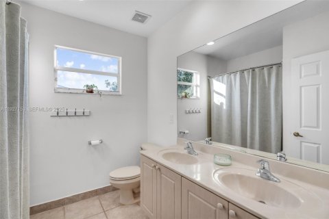 House in Delray Beach, Florida 5 bedrooms, 277.03 sq.m. № 1986193 - photo 24