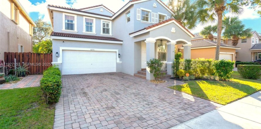 House in Delray Beach, Florida 5 bedrooms, 277.03 sq.m. № 1986193