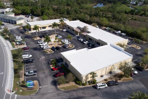 Commercial property in Punta Gorda, Florida 2276.76 sq.m. № 2224424 - photo 3