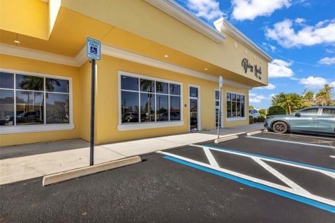 Commercial property in Punta Gorda, Florida 2276.76 sq.m. № 2224424 - photo 16