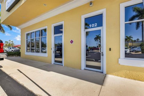 Commercial property in Punta Gorda, Florida 2276.76 sq.m. № 2224424 - photo 5
