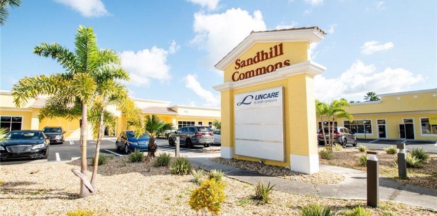 Commercial property in Punta Gorda, Florida 2276.76 sq.m. № 2224424