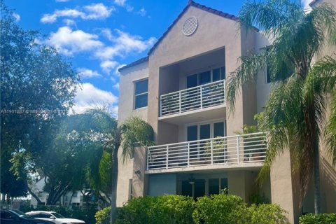 Condo in Hollywood, Florida, 2 bedrooms  № 1953285 - photo 2