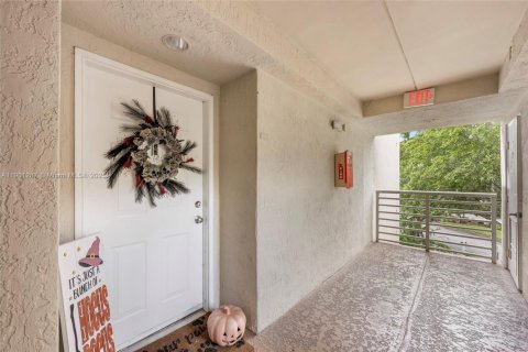 Купить кондоминиум в Холливуд, Флорида 2 спальни, 92.9м2, № 1953285 - фото 17