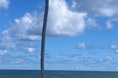 Купить кондоминиум в Холливуд, Флорида 2 спальни, 92.9м2, № 1953285 - фото 22